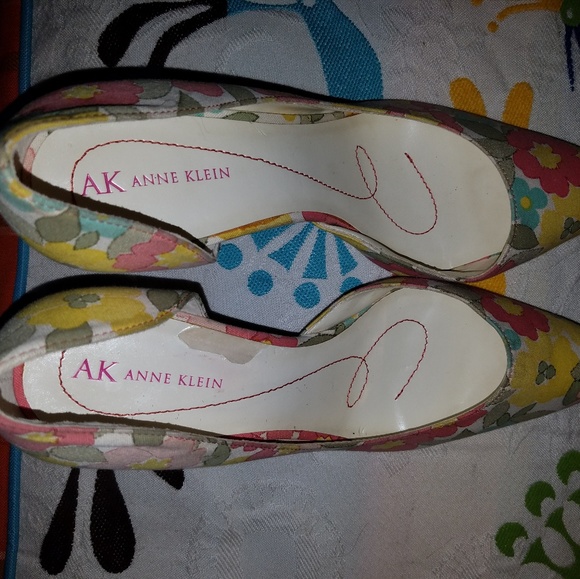 Anne Klein floral pumps size 8.5 - Picture 3 of 6